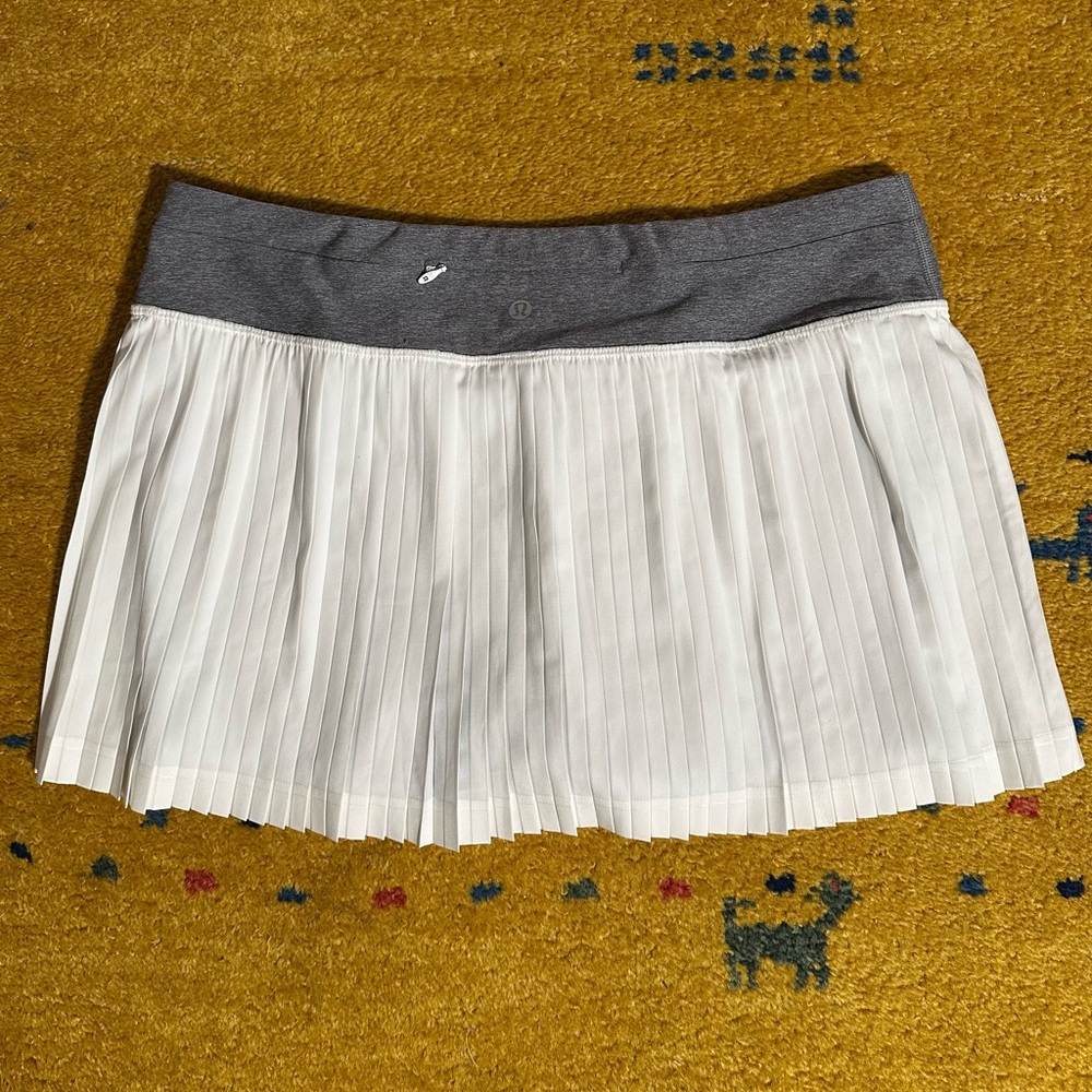 Mint Lululemon Pleat To Street Skirt II Size 10 White / Heathered Slate